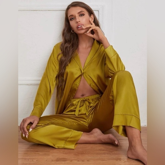 ✨✨Silky Satin Pajama Night Set ✨✨ 💛💛 SZ L New - Picture 1 of 3